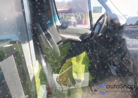 2014 Mercedes-Benz Sprinter 2500 High Roof from USA, damaged, VIN WD3PE8DE9E5826886